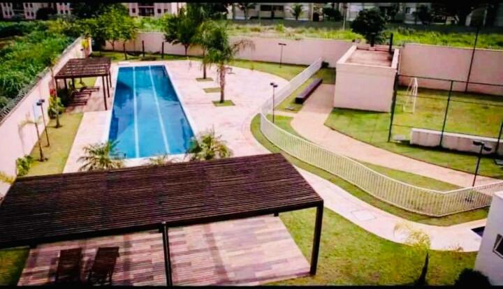 an overhead view of a swimming pool in a park at 1027 Apartamento Luxuoso! in Ribeirão Preto