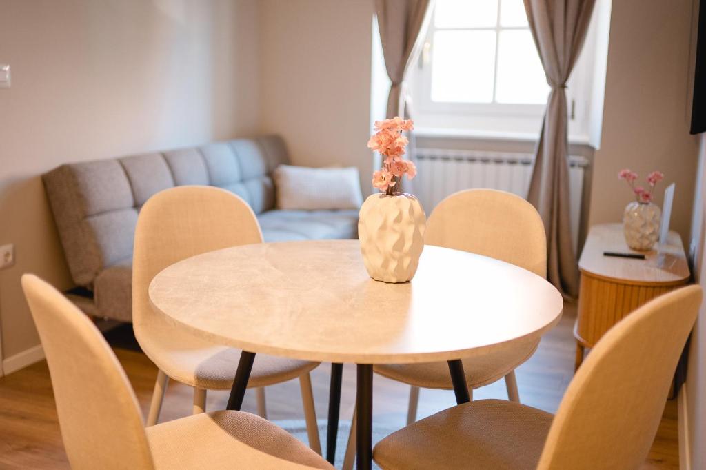 Χώρος καθιστικού στο Kaptol 1