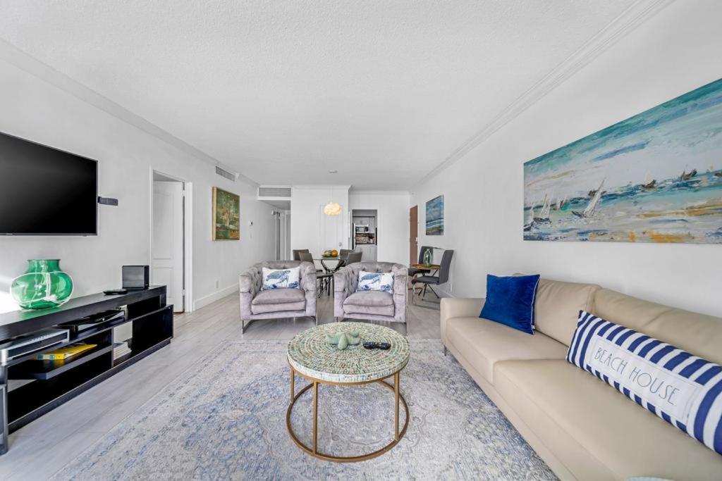 View of Resort style condo on the beach Hollywood, Hollywood (updated prices 2026)