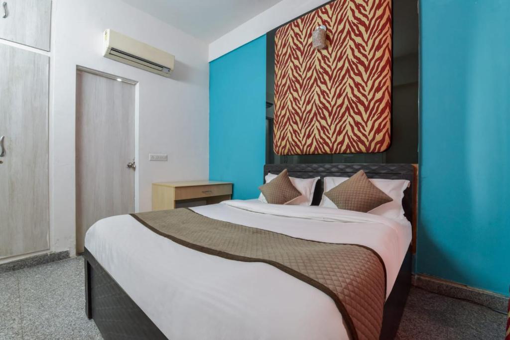 Postel nebo postele na pokoji v ubytování The Hotel Madhavam