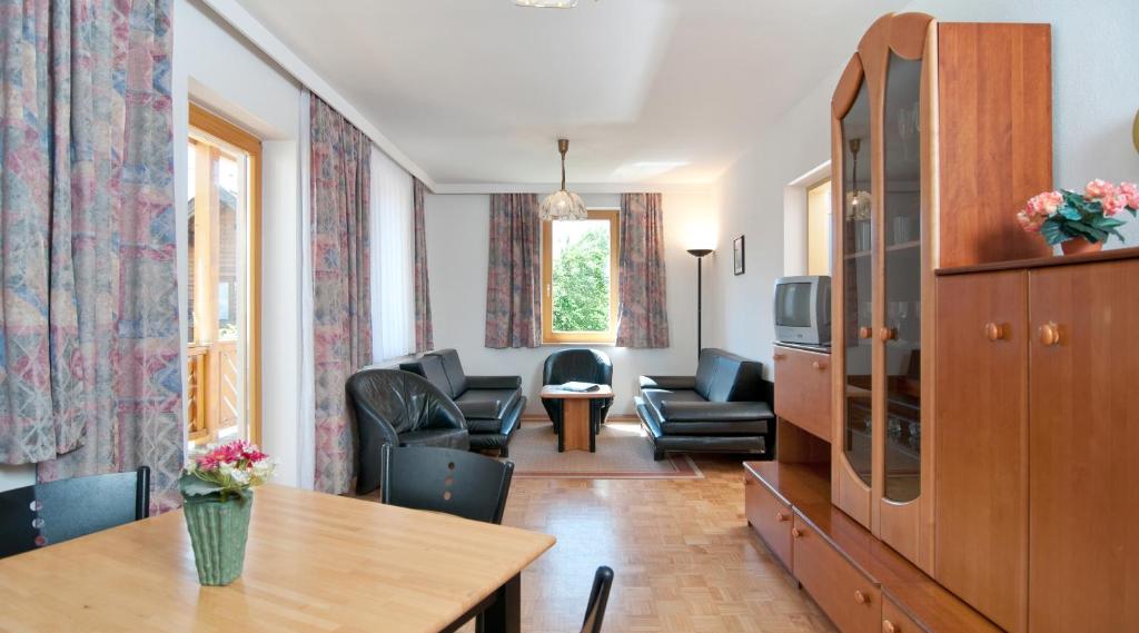 Istumisnurk majutusasutuses Gästehaus Lutschounig