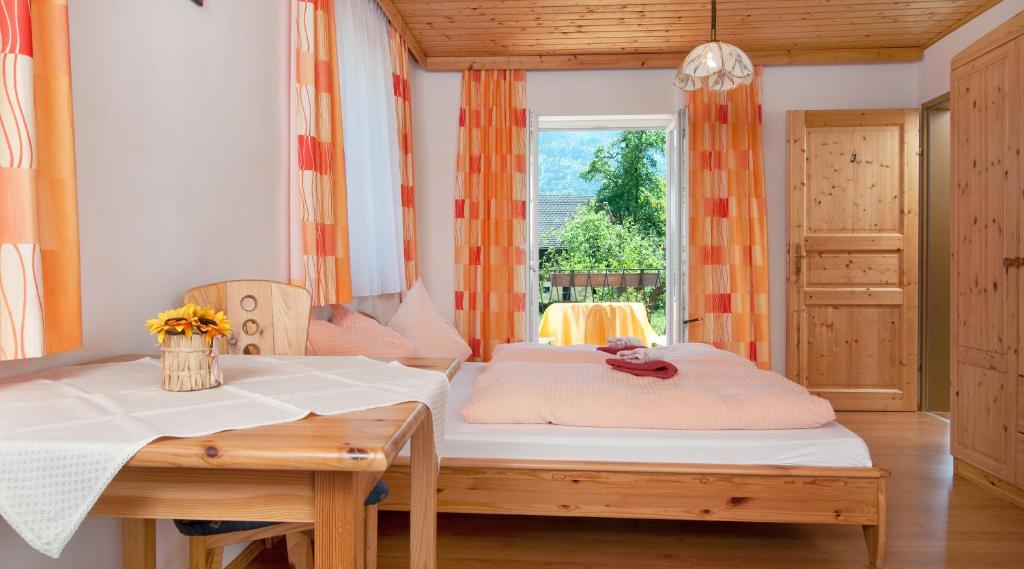 Voodi või voodid majutusasutuse Gästehaus Lutschounig toas