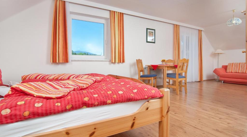 Voodi või voodid majutusasutuse Gästehaus Lutschounig toas
