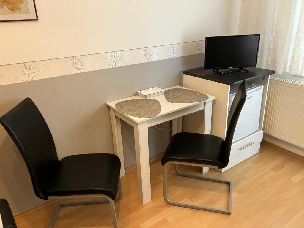 TV a/nebo společenská místnost v ubytování Ferienzimmer LANG