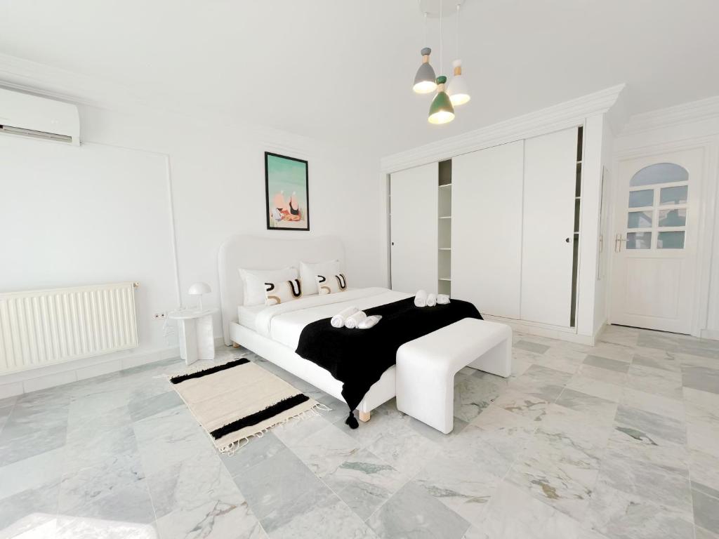 Gallery image of La petite maison: Charme en bord de mer in Douar ech Chott