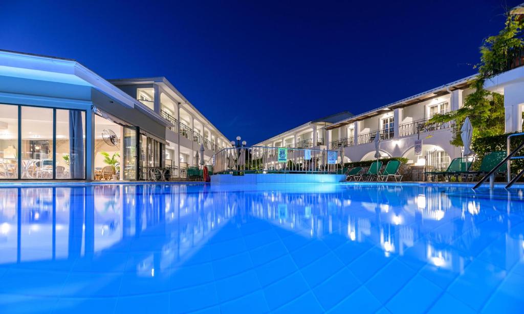 Bazén v ubytování Sofia's Hotel nebo v jeho okolí