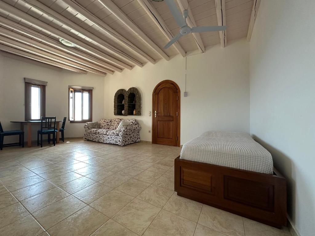 Posteľ alebo postele v izbe v ubytovaní Andros Escape Condos