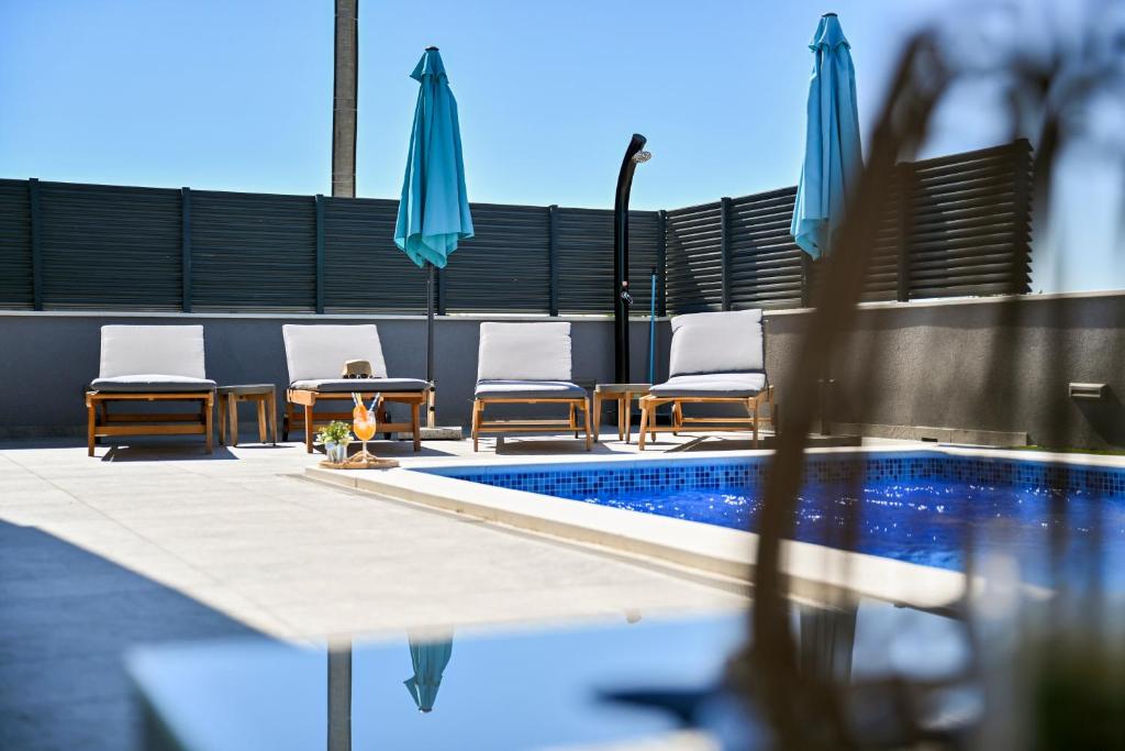 Bazén v ubytovaní Luxurious Villa Natali alebo v jeho blízkosti