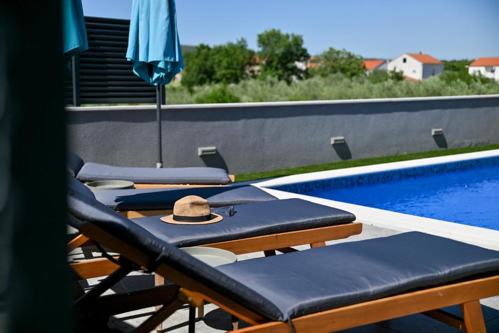 Bazén v ubytovaní Luxurious Villa Natali alebo v jeho blízkosti
