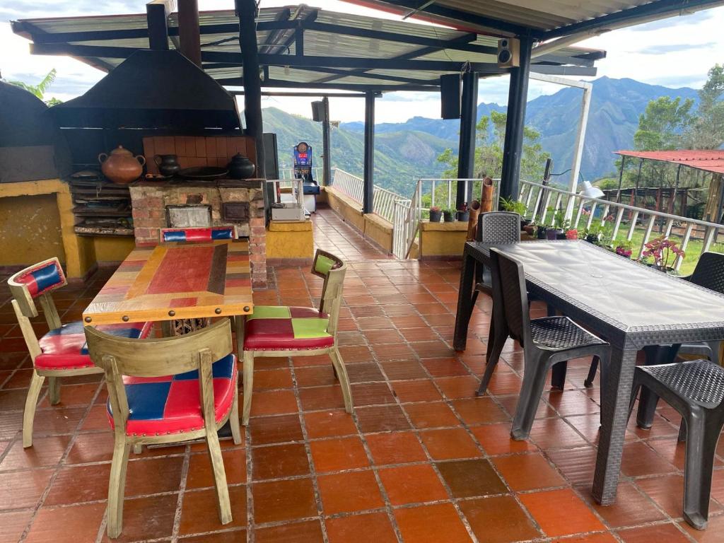 Nespecifikovaný výhled na hory nebo výhled na hory při pohledu z luxury tent