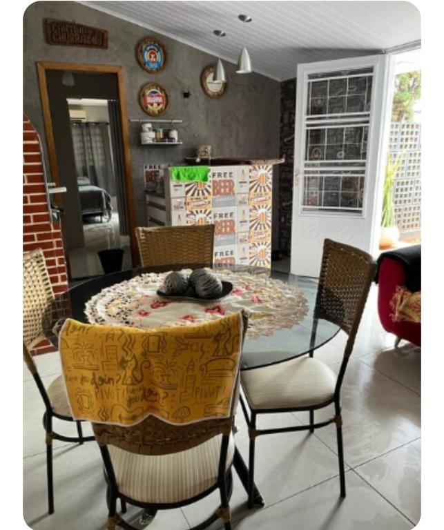 a dining room with a table and chairs at Cantinho do Aconchego in Campo Grande