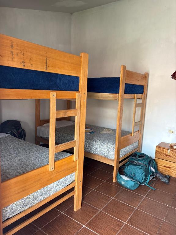 Postel nebo postele na pokoji v ubytování hostel arcoiris urubamba