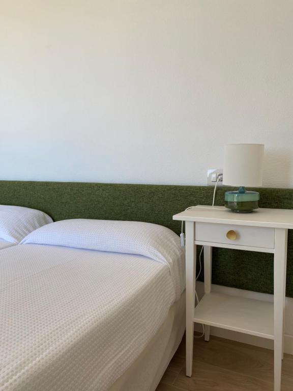 Postel nebo postele na pokoji v ubytování Apartamentos Bruja