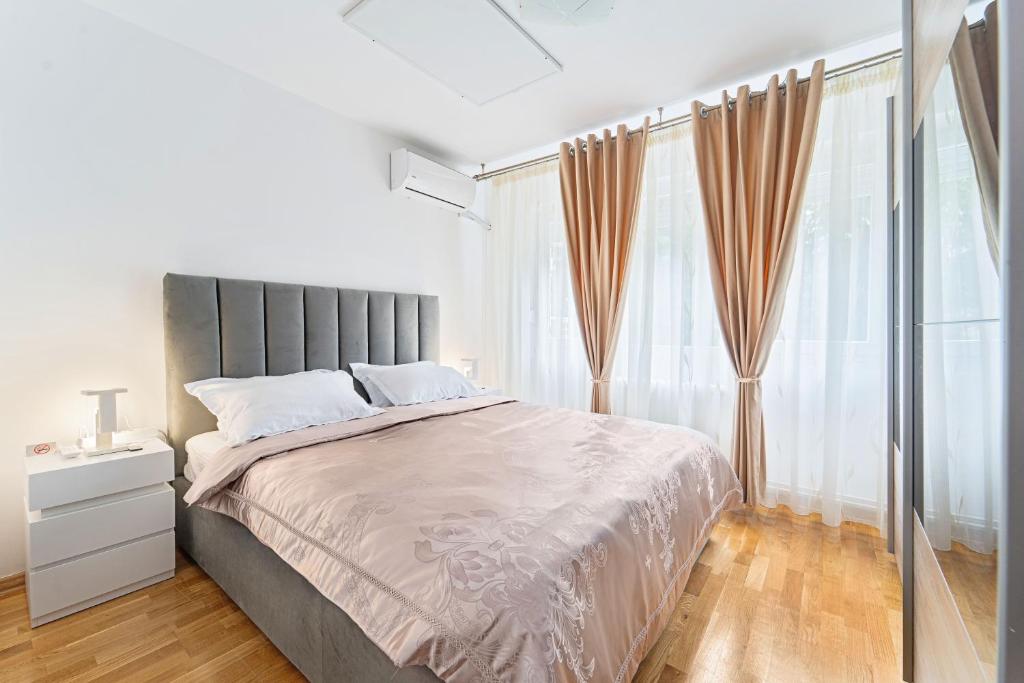 Giường trong phòng chung tại Central Green apartment 3BD - Free Private Parking - by Open House