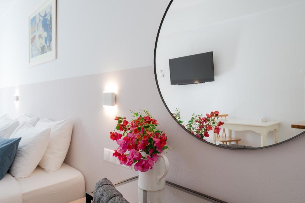 TV a/nebo společenská místnost v ubytování Nautilus Apartments