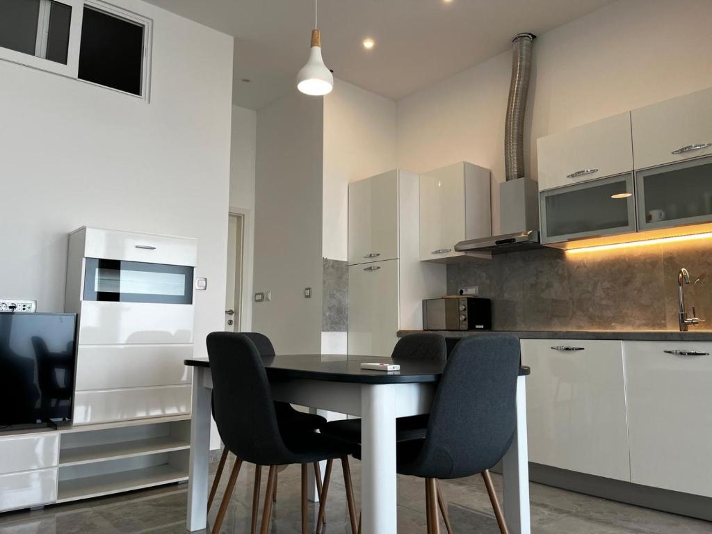 Urban Nest Lazarica - Cozy Apartment Near Beach & Center