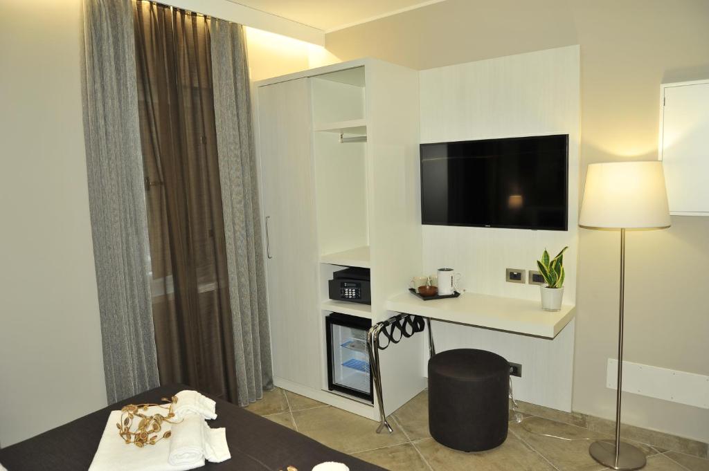 Televízia a/alebo spoločenská miestnosť v ubytovaní ETNEA 454 Catania Luxury Rooms