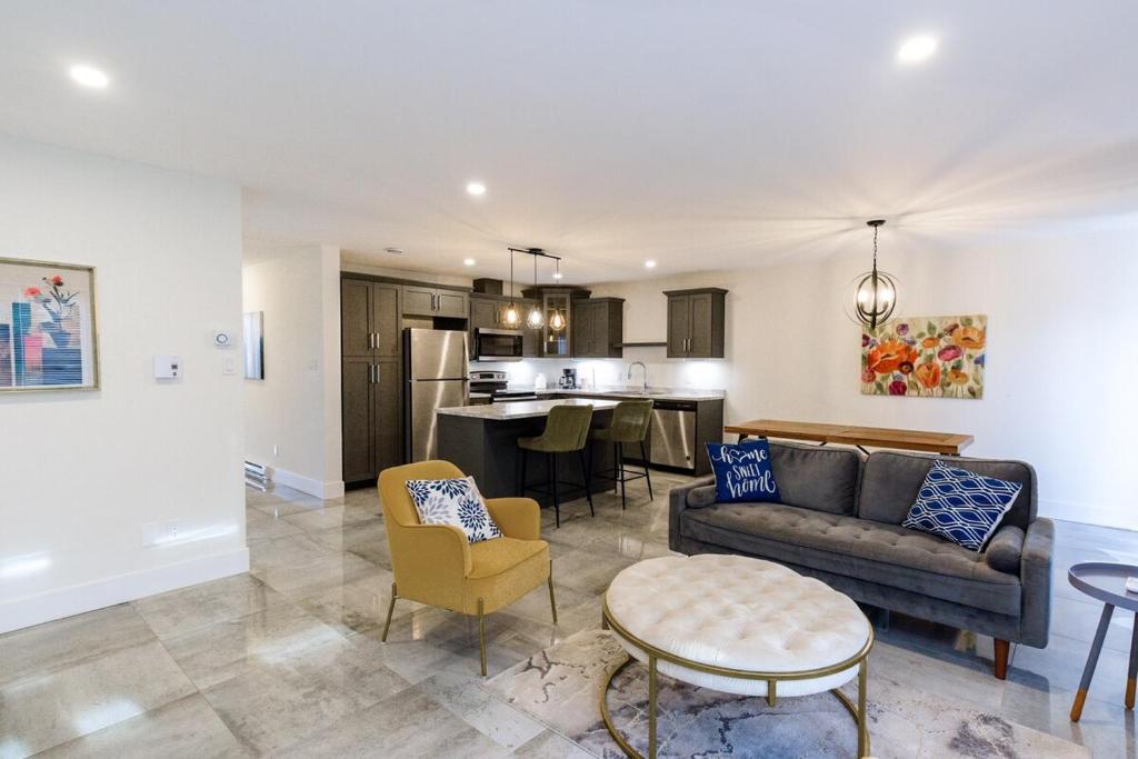Η κουζίνα ή μικρή κουζίνα στο Stylish retreat with Garage