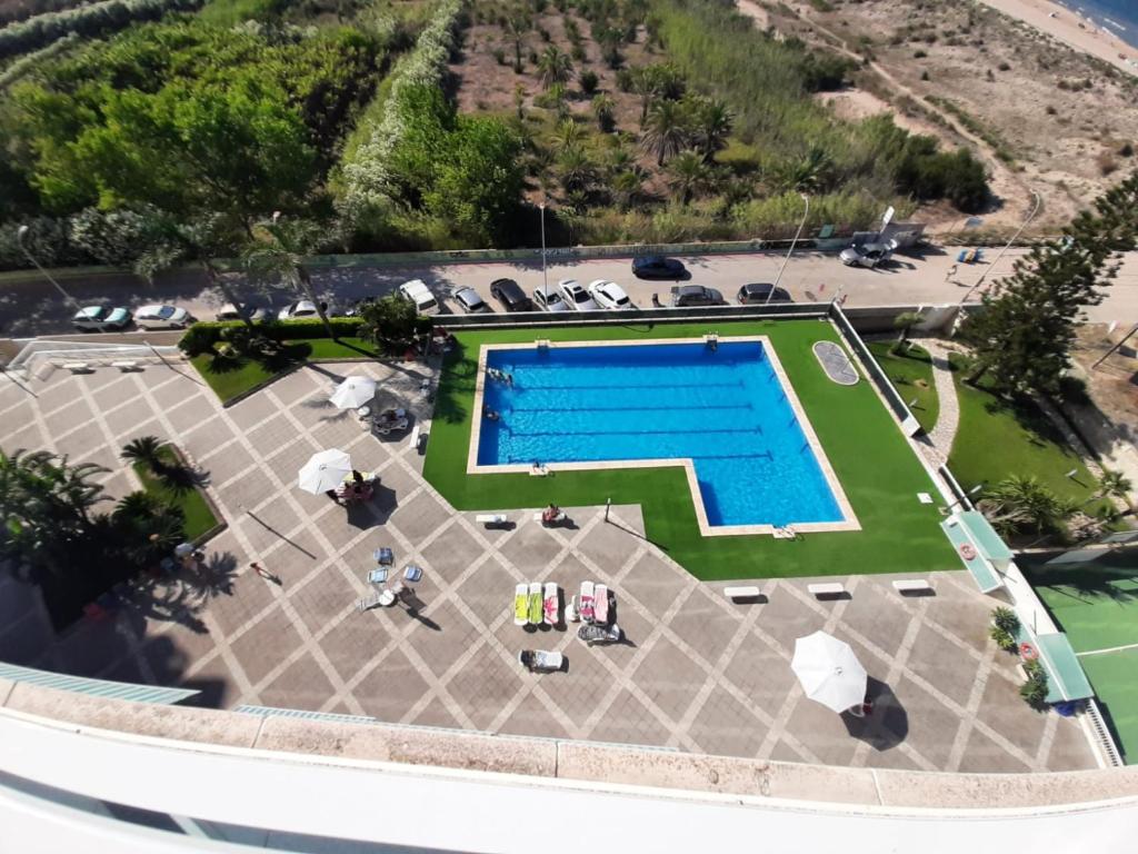 an overhead view of a swimming pool in a resort at Apartamento Aiguablava Playa de Gandía in Playa de Gandia