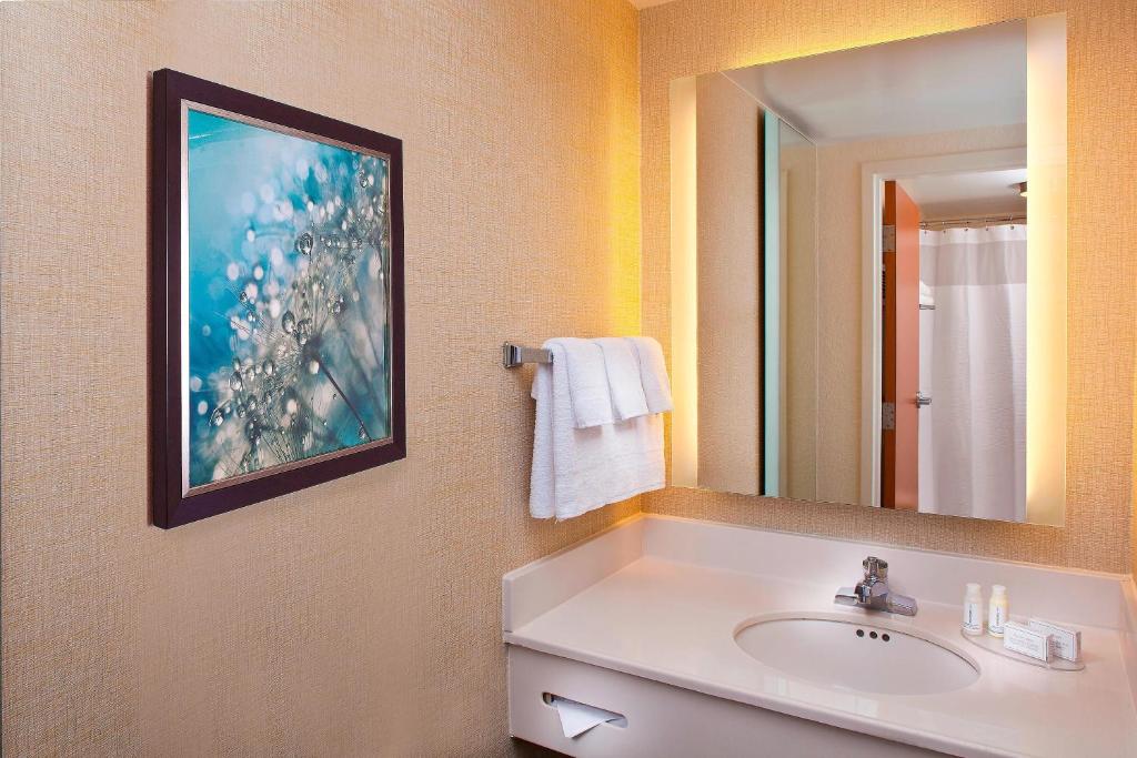 SpringHill Suites by Marriott Orlando Lake Buena Vista in Marriott Village photo