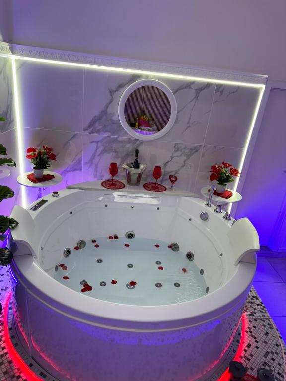 Φωτογραφία από το άλμπουμ του LUXURY JACUZZI "Al Duomo di Catania" στην Κατάνια