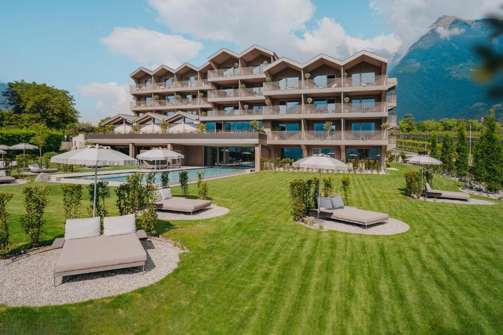 Nespecifikovaný výhled na hory nebo výhled na hory při pohledu z hotelu