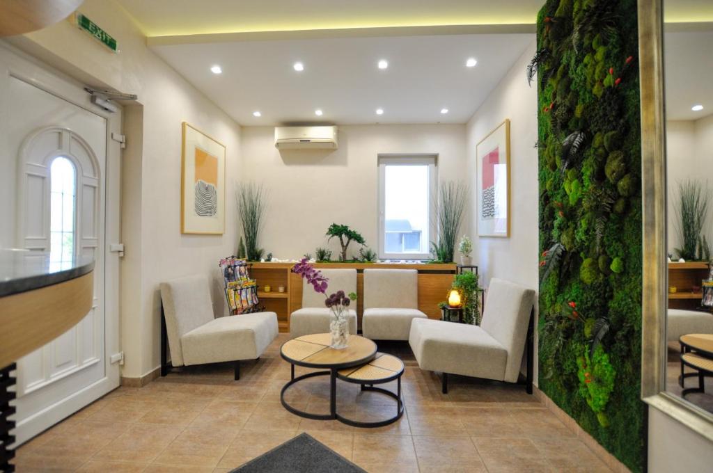 Posezení v ubytování Cozy Villa withy yard and private parking