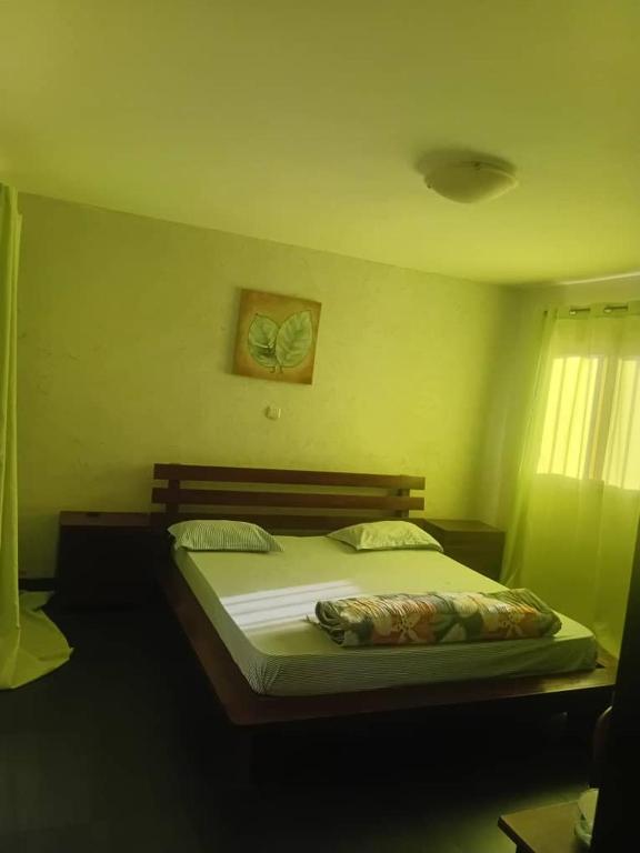 a bedroom with a bed in a room at Appartement Beau Séjour in Dakar