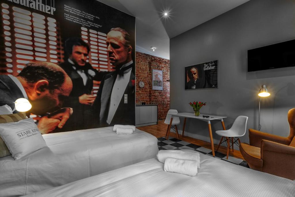 Televízia a/alebo spoločenská miestnosť v ubytovaní Cinema Rooms - Piotrkowska
