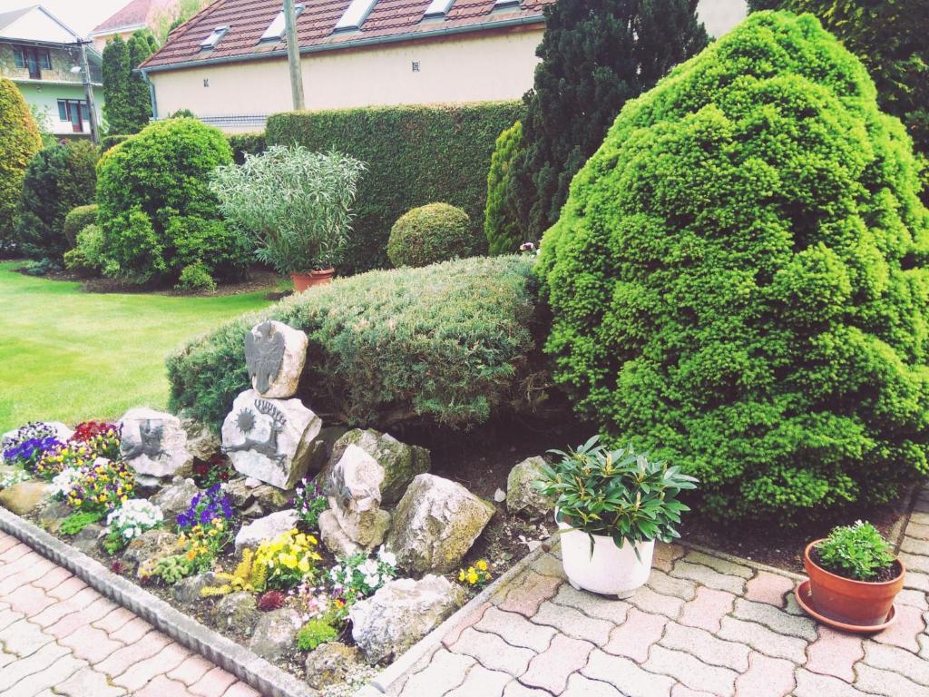 Vonkajšia záhrada v ubytovaní Klára Villa Apartman