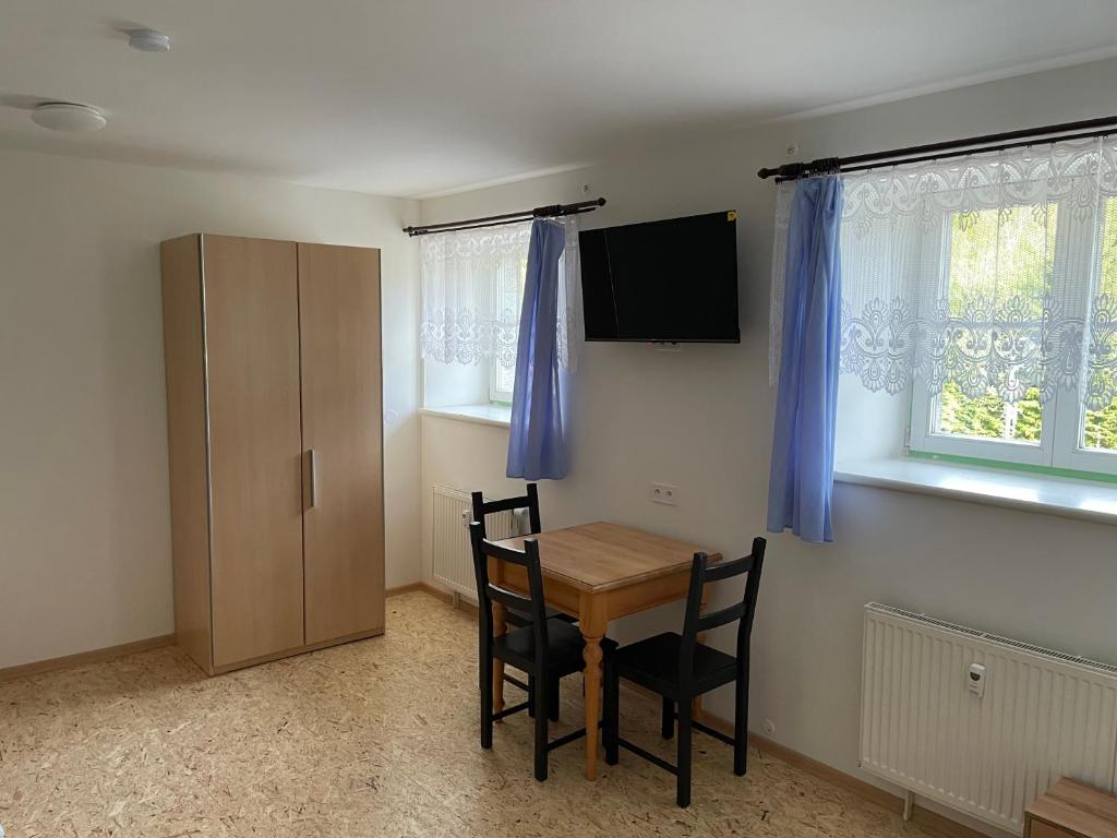 TV a/nebo společenská místnost v ubytování Apartmány J L A