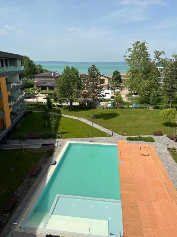 an empty swimming pool on top of a building at Lillawellness Apartman 2 Siófok in Siófok