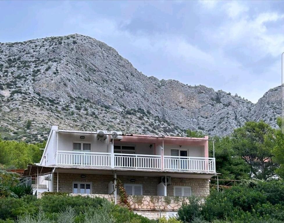 Nespecifikovaný výhled na hory nebo výhled na hory při pohledu z apartmánu