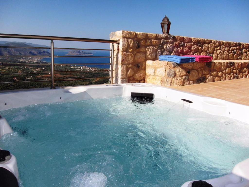 a jacuzzi tub with a view of the ocean at Villa Art Foutia in Foútia