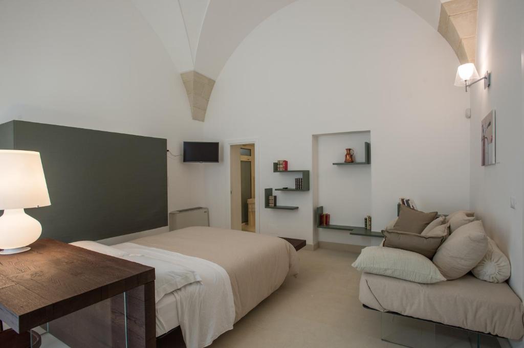 Postel nebo postele na pokoji v ubytování Corte Campanile Boutique B&B