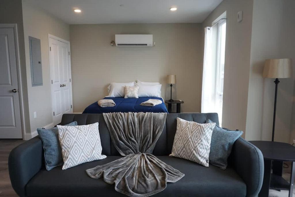 Χώρος καθιστικού στο 36 Modern Studio Secured Apartment Long-term stays