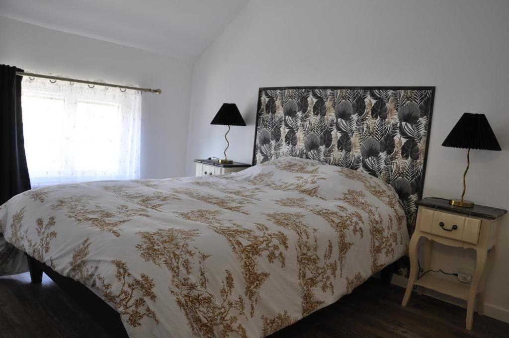 En eller flere senge i et værelse på House Ledoux Land near to Disney and Escape Game maison