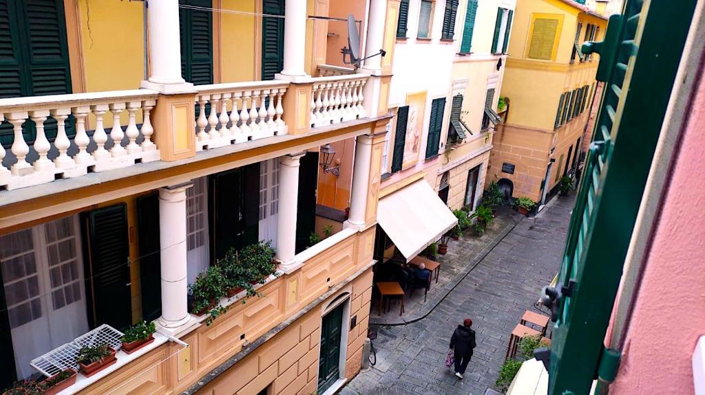 a man walking down a street next to a building at Casa dei Fieschi - appartamento Bixio in Lavagna
