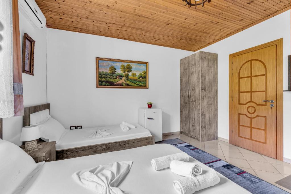 Postel nebo postele na pokoji v ubytování Guesthouse Emiljano
