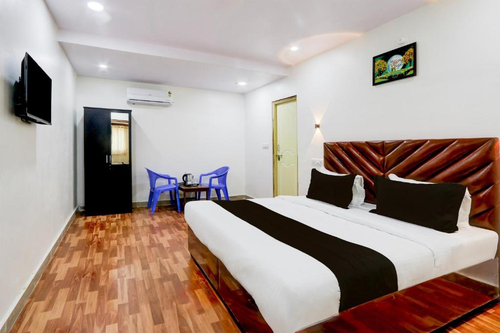 Postel nebo postele na pokoji v ubytování HOTEL O RMS GRAND