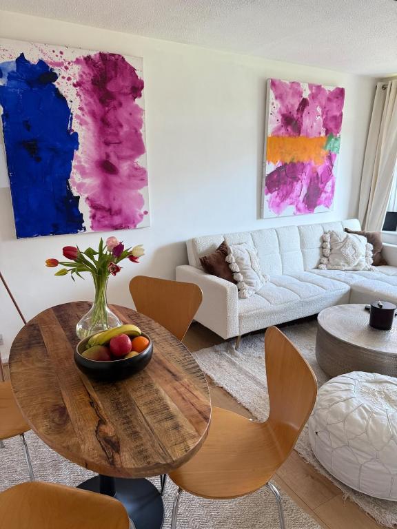 a living room with a table and chairs at Spacious New London Apartment! in London