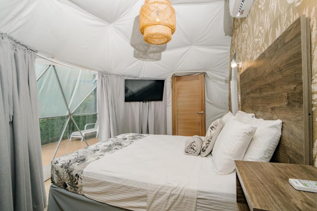 Postel nebo postele na pokoji v ubytování Glamping Tortuga Verde