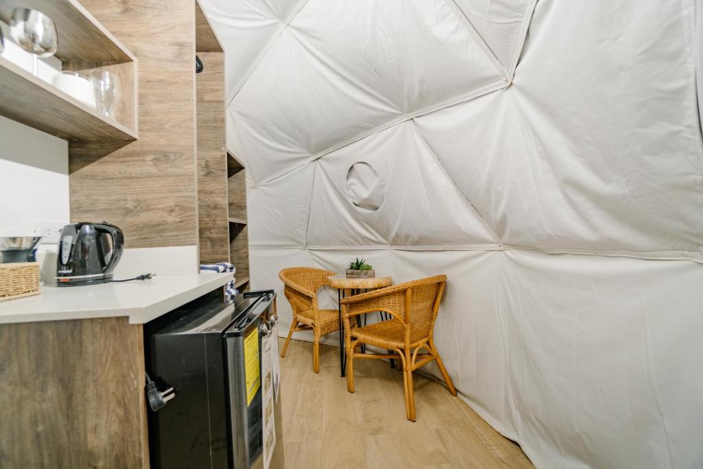 Kuchyň nebo kuchyňský kout v ubytování Glamping Tortuga Verde