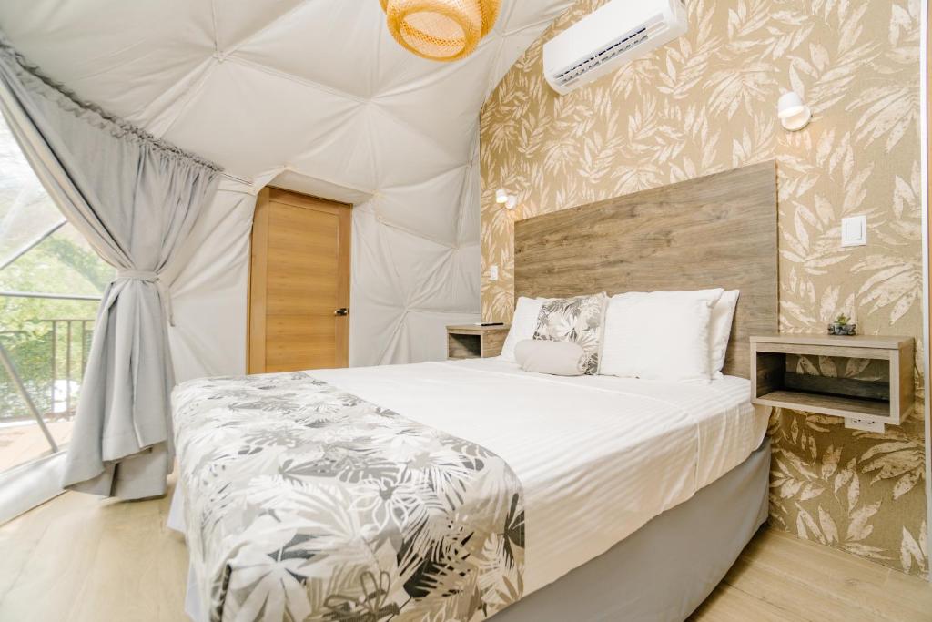 Postel nebo postele na pokoji v ubytování Glamping Tortuga Verde