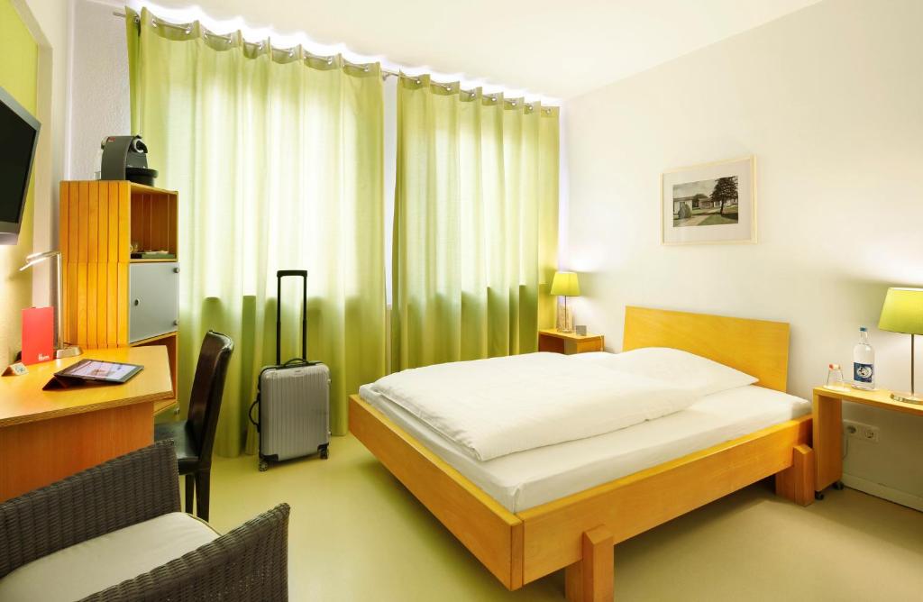 Postel nebo postele na pokoji v ubytování Hotel an der Marienkirche