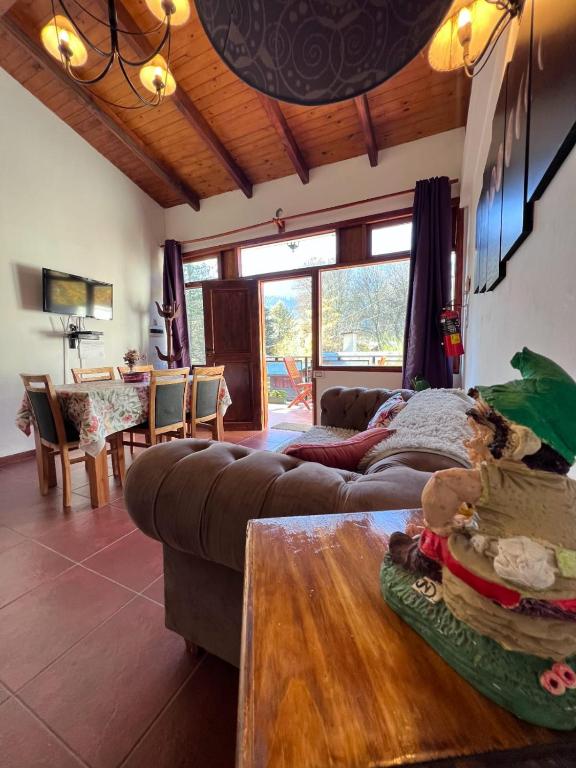 a living room with a couch and a table at Departamentos Turísticos Saavedra in El Bolsón