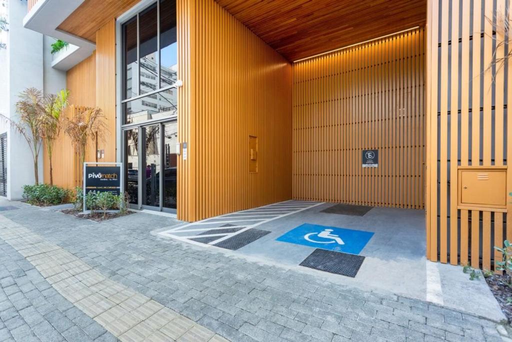 a building with a blue floor in front of a building at Studios Prime Pivô Match - Jardins in Sao Paulo