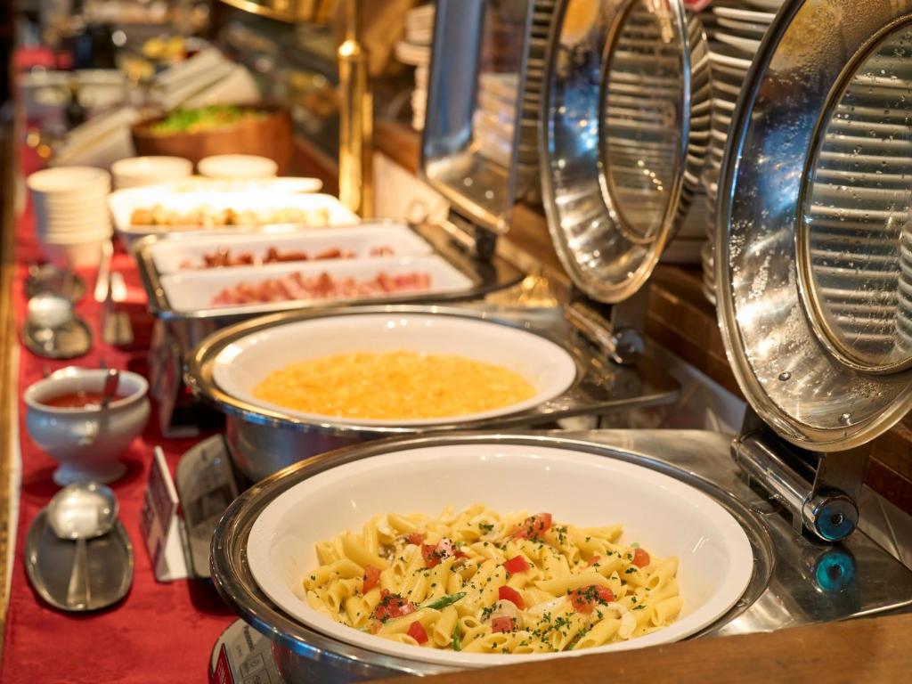 ホテルの敷地内または近くでの食事または食べ物