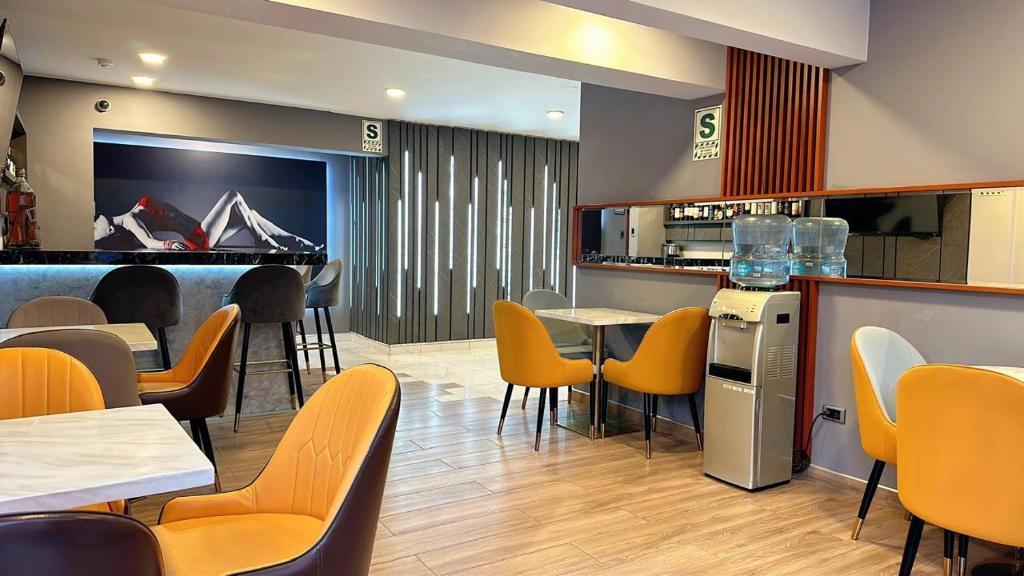 Η κουζίνα ή μικρή κουζίνα στο Serenzza Hotel
