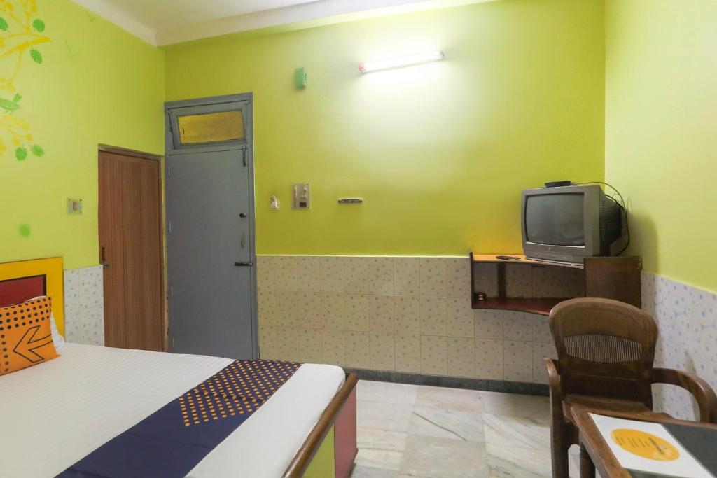 Postel nebo postele na pokoji v ubytování Hotel O Bideshini Hotel